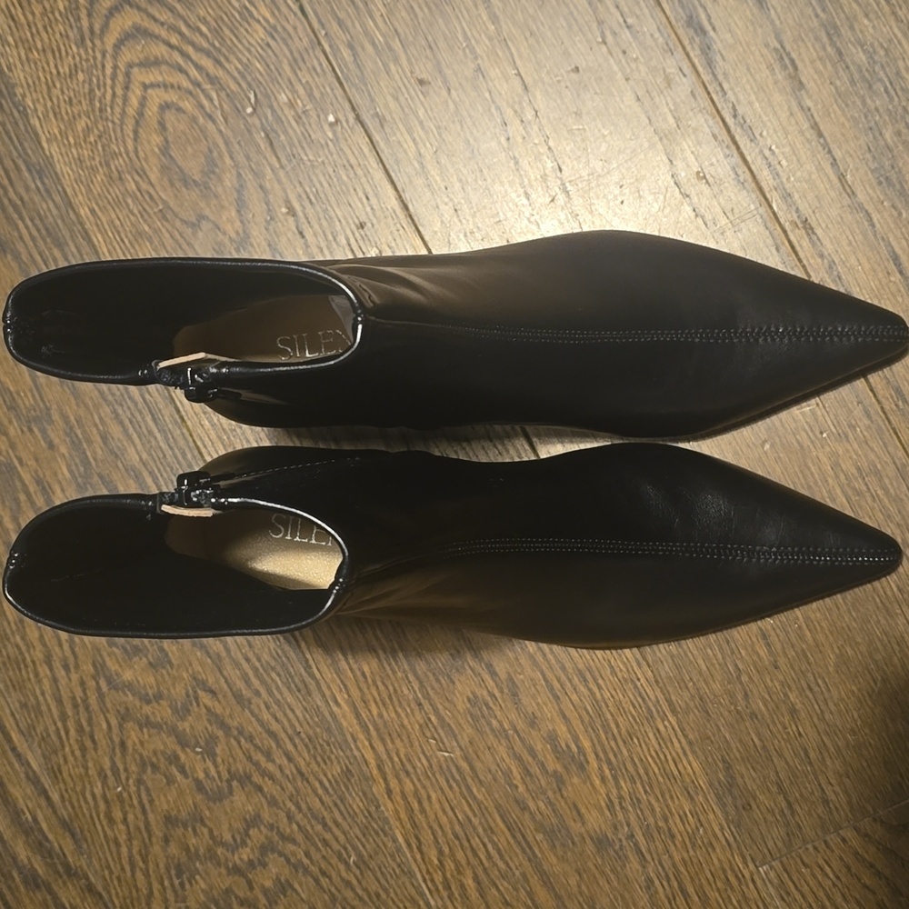 Silent D Short Kali Ankle Black Boots, Retail Price $160.00 USD, Size 5- 5.5 US - Picture 13 of 16
